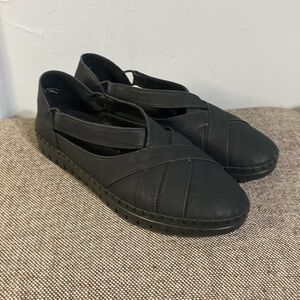 Easy Street comfort wave black slip ons, size 9W.